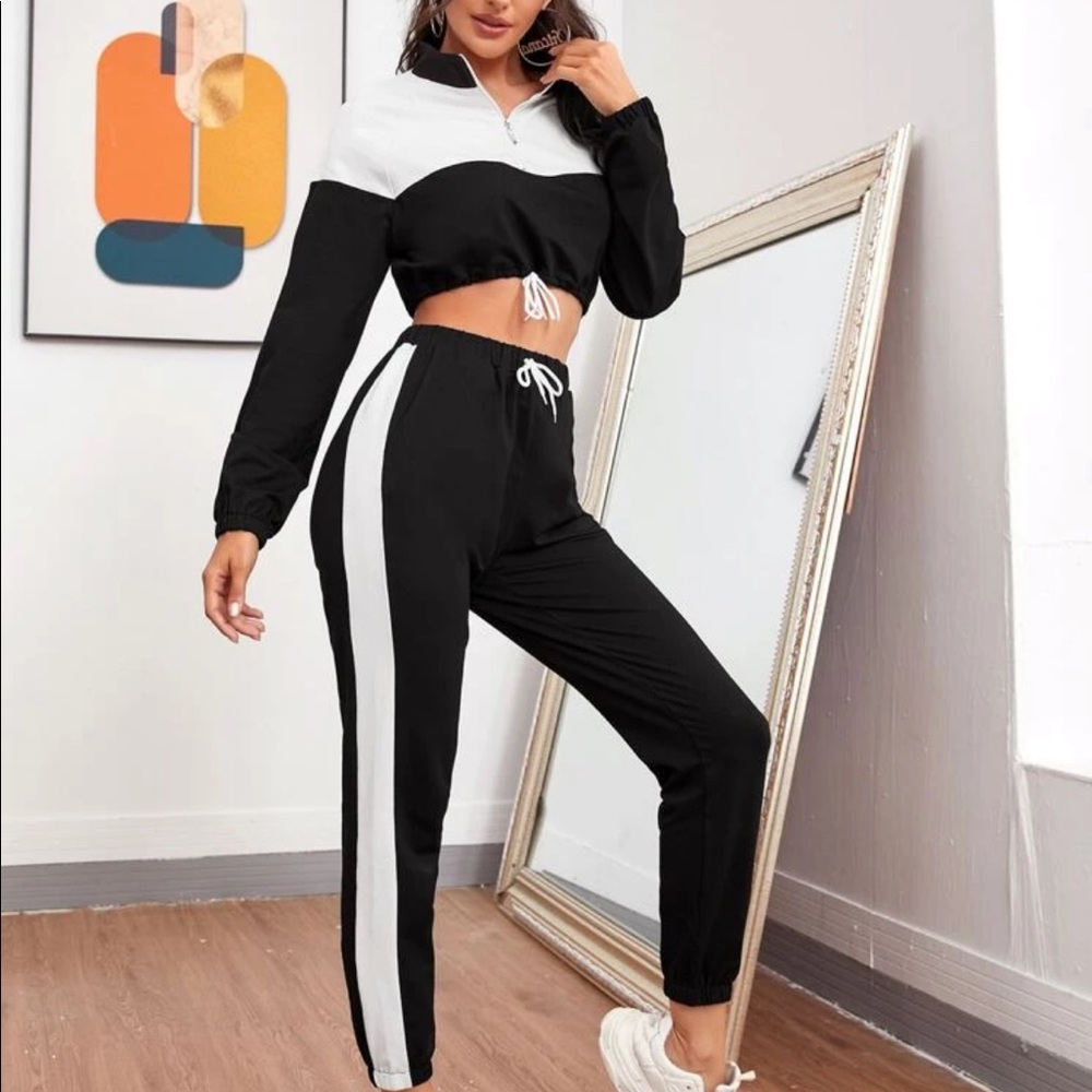 Black and white crop top swimsuit￼